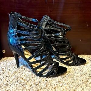 Nine West women’s stiletto faux snakeskin heels